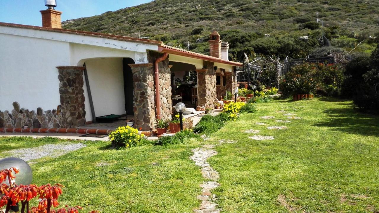 B&B Glamping Semaforo Capo Sperone SantʼAntìoco 外观 照片